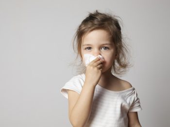 Αλλεργίες του καλοκαιριού: Τι πρέπει να προσέχουμε οι γονείς