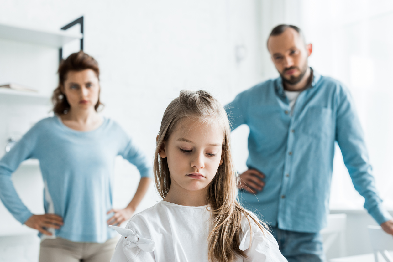 5 φράσεις που οι γονείς λέμε συχνά στα παιδιά μας και πώς επηρεάζουν την ψυχολογία τους