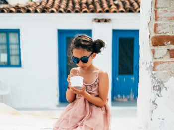 Ελληνικό καλοκαίρι και παγωτό: Το αγαπημένο γλυκό των παιδιών σε ένα όμορφο αφιέρωμα της Φίνος Φιλμ