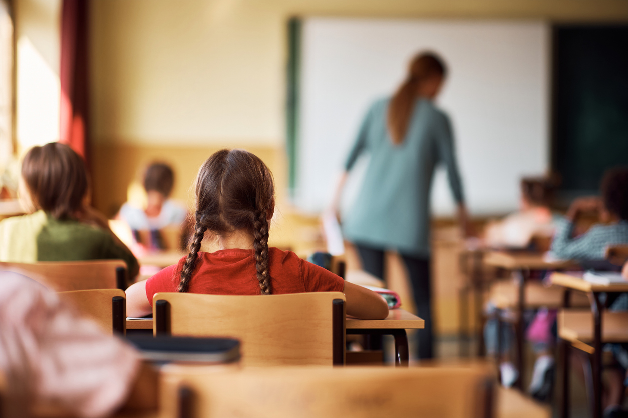 Γιατί η Ολλανδία απαγορεύει κινητά, τάμπλετ και έξυπνα ρολόγια μέσα στις σχολικές αίθουσες;