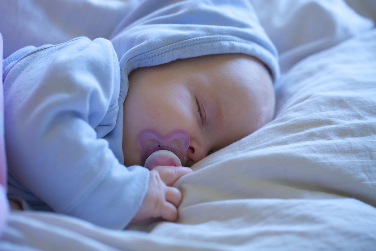H προειδοποίηση του οργανισμού CPR Kids για το λάθος που κάνουν οι γονείς όταν κοιμίζουν τα μωράκια τους
