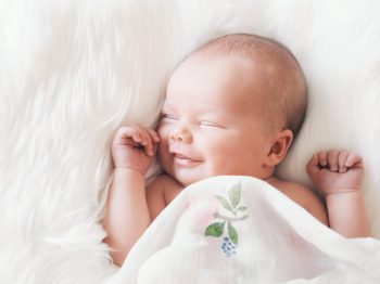 Γιατί τα μωρά χαμογελούν όταν κοιμούνται;