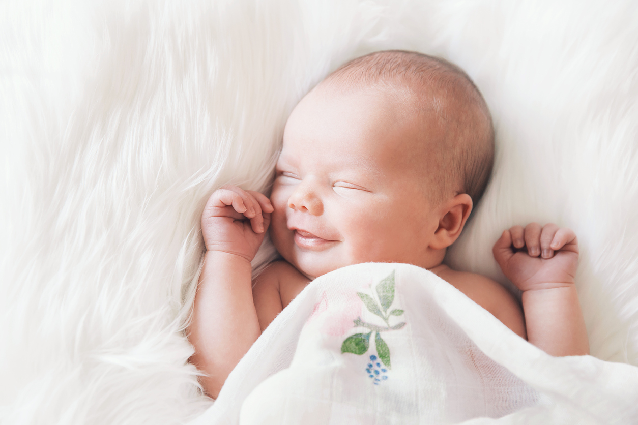 Γιατί τα μωρά χαμογελούν όταν κοιμούνται;
