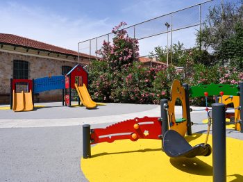 Δήμος Αθηναίων: Μία πολύχρωμη «κυψέλη» παιχνιδιού στα Ιλίσια