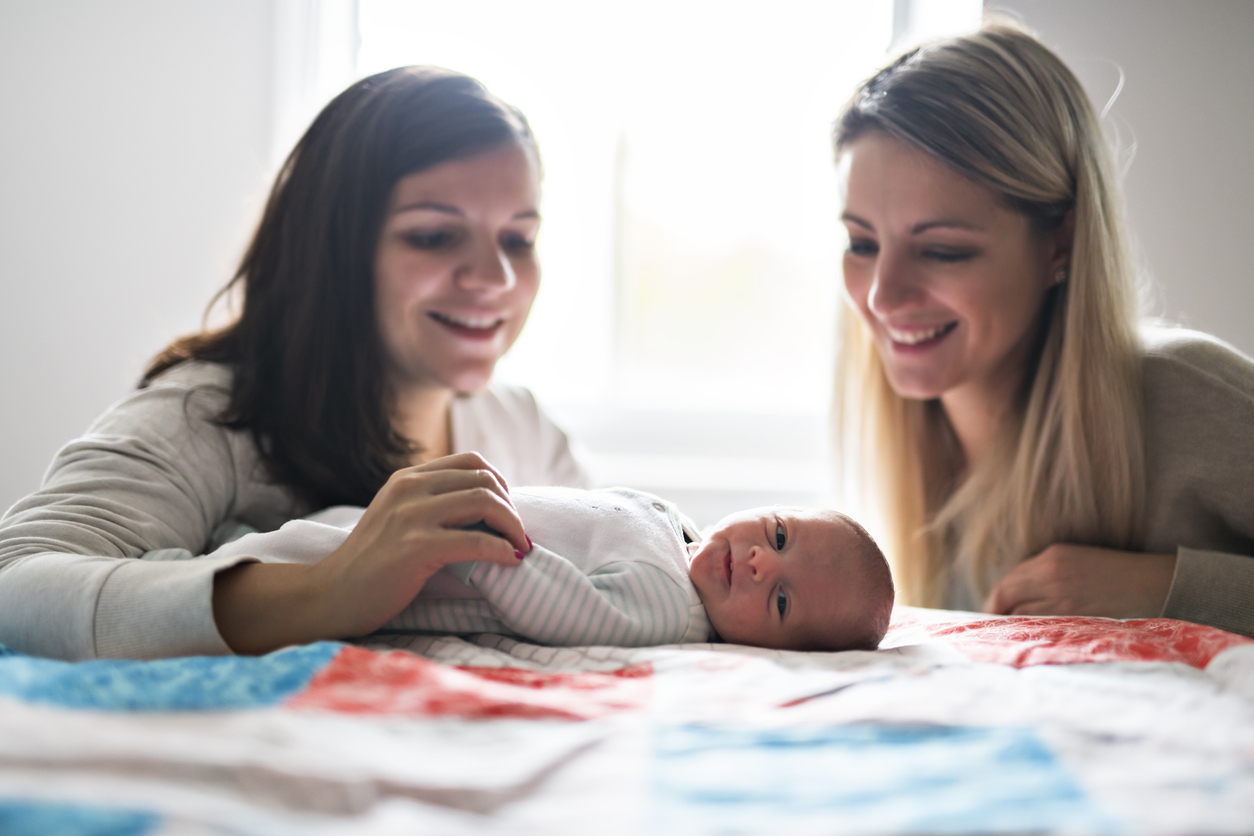 Η παρένθετη μητρότητα στην Ελλάδα- Το νομικό πλαίσιο και τα κενά
