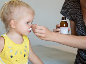 Φαρμακεία: Μεγαλύτερες ελλείψεις σε παιδικά αντιβιοτικά και εισπνεόμενα