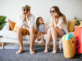 Διακοπές παιδιών με τον νέο σύντροφο του γονέα - Τι πρέπει να προσέξουν οι γονείς