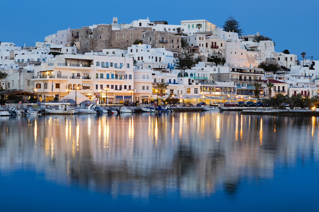 Που πάνε διακοπές οι Έλληνες; Ρεκόρ κρατήσεων για το εξωτερικό