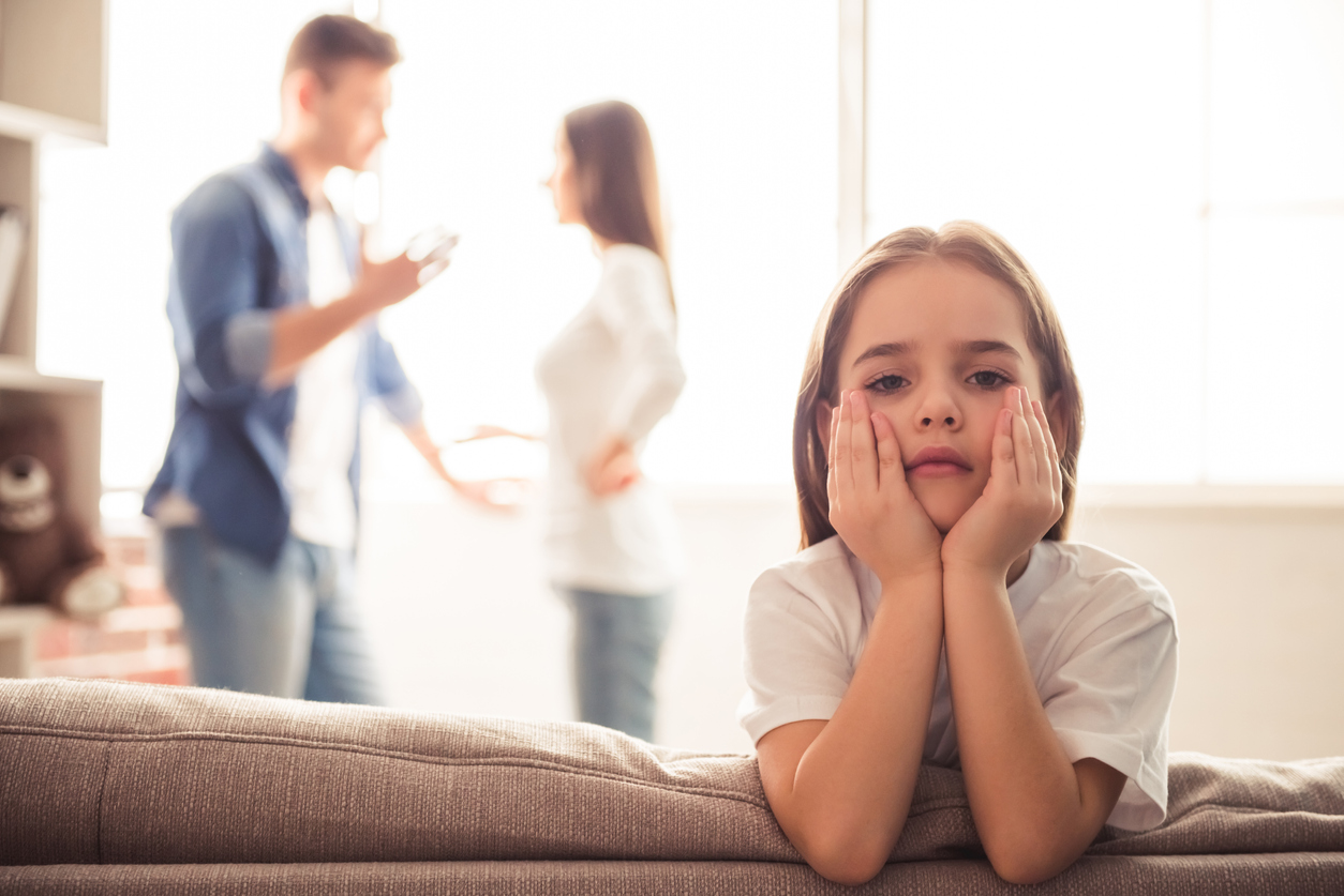 Όταν οι χωρισμένοι γονείς κατηγορούν ο ένας τον άλλο στα παιδιά: Οι συνέπειες στη ψυχολογία του παιδιού