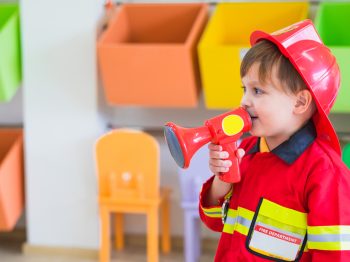H viral ανάρτηση ενός πυροσβέστη: Γιατί πρέπει να κλείνουμε τις πόρτες των παιδικών υπνοδωματίων το βράδυ;
