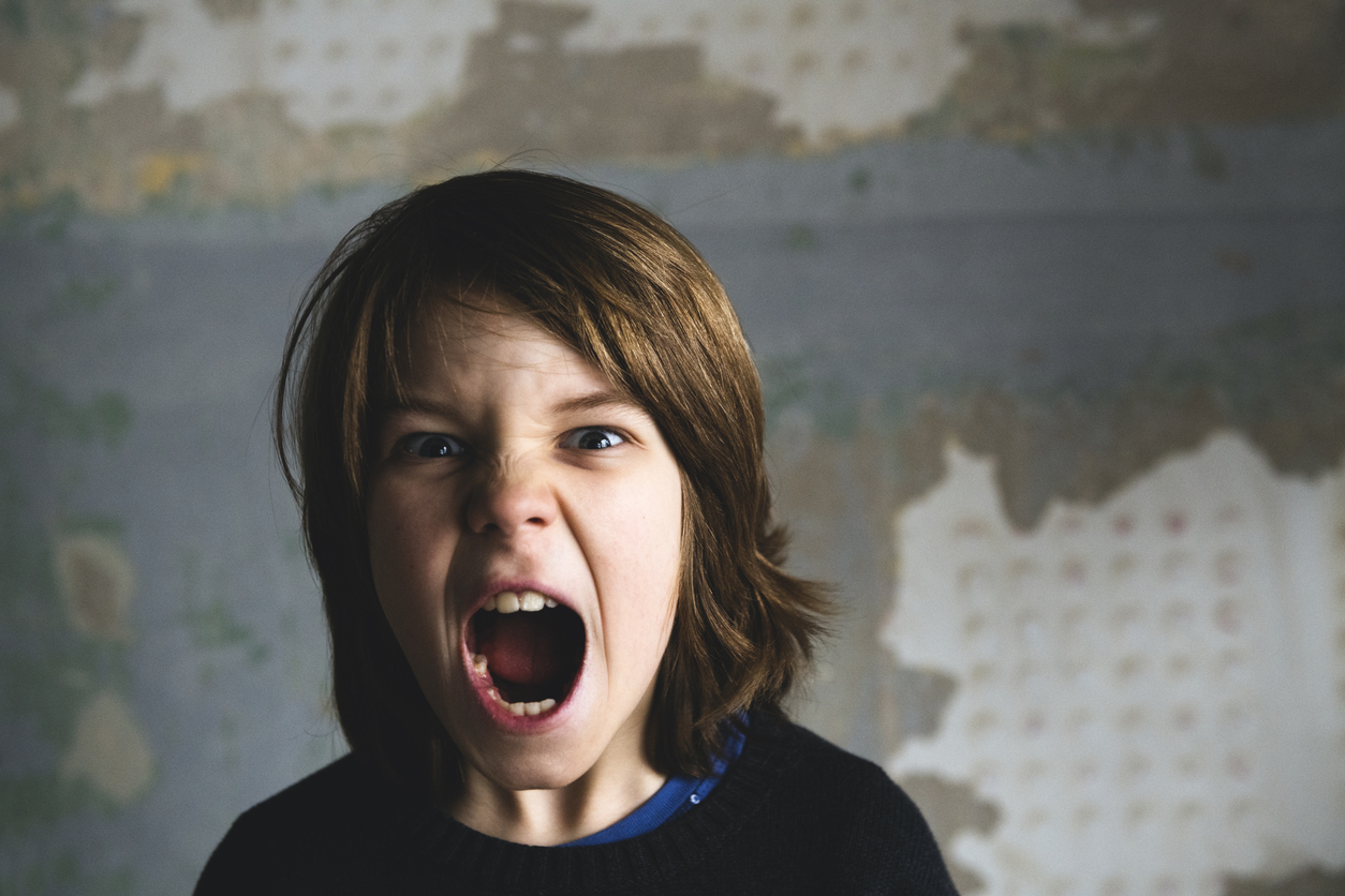 Η νο1 δυσκολία ενός παιδιού με επιθετική συμπεριφορά: Πώς μπορούμε να τους μάθουμε να την σταματήσουν απoτελεσματικά;