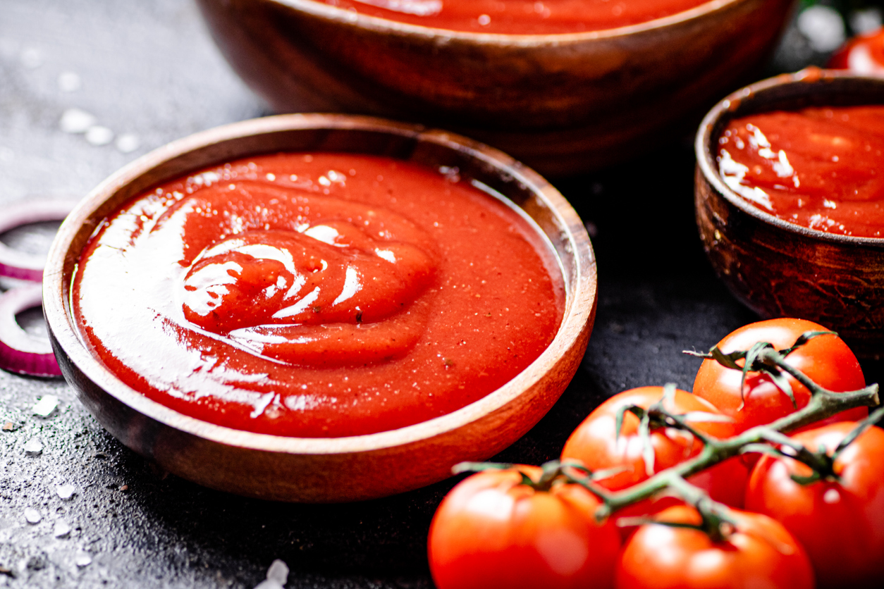 Σπιτική κέτσαπ: Φτιάχνουμε sauce ντομάτας χωρίς συντηρητικά για τα παιδιά