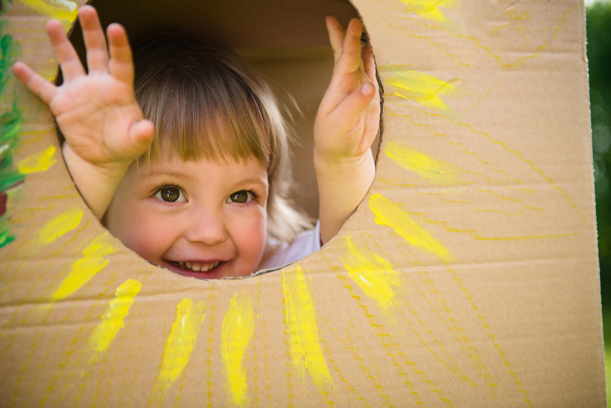 3 τρόποι για να μεγαλώσεις ευτυχισμένα παιδιά σύμφωνα με δύο κορυφαίους ερευνητές του Harvard και του Yale