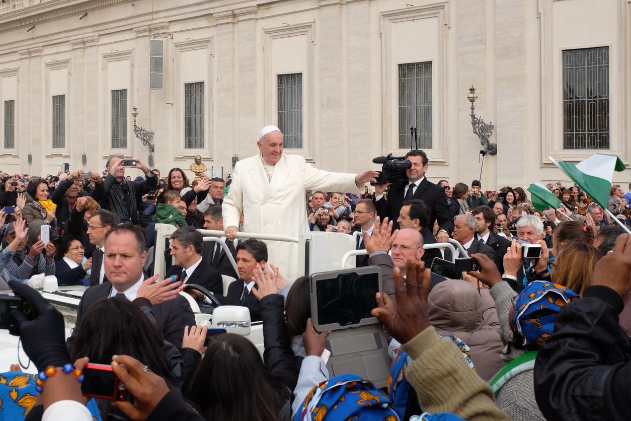 "Θυμάμαι έναν φίλο μου που ήταν λίγο χοντρός και τον εκφοβίζαμε": Ο πάπας Φραγκίσκος μίλησε για το bullying και το body shaming