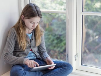 3 πράγματα που έχω μάθει στα παιδιά μου για να τα προστατεύσω από το ακατάλληλο περιεχόμενο στο διαδίκτυο