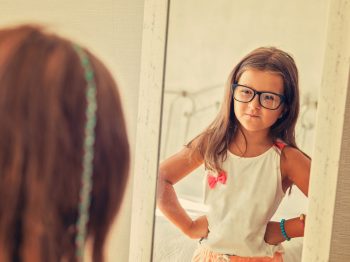 10 θετικές φράσεις που μπορείς να λες καθημερινά μαζί με το παιδί σου για να χτίσει την αυτοπεποίθησή του