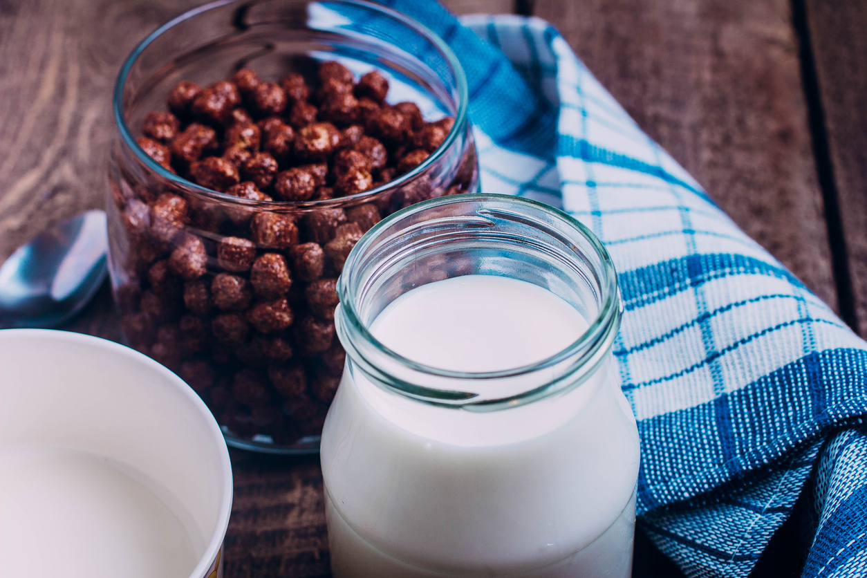 Χωρίς ζάχαρη: Μια εύκολη συνταγή για σπιτικά σοκολατένια δημητριακά για το πρωινό των παιδιών