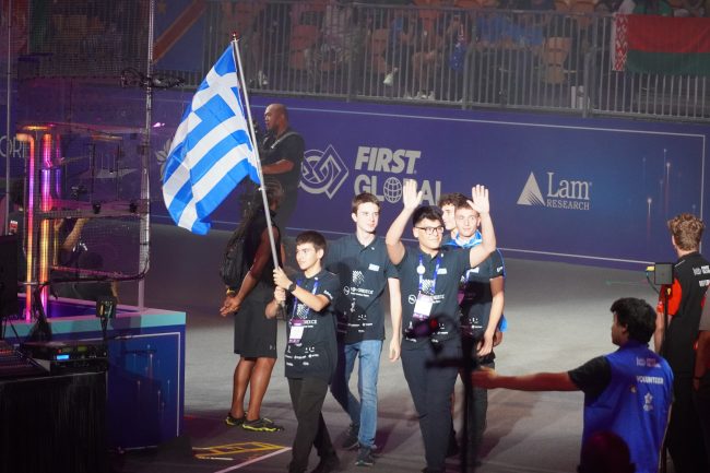 Τρίτη θέση για το ρομπότ της εθνικής ομάδας ρομποτικής First Global - ΔΕΗ Team Greece στην Ολυμπιάδα Εκπαιδευτικής Ρομποτικής στη Σιγκαπούρη
