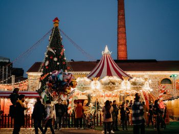 Τεχνόπολη Δήμου Αθηναίων: Φέτος το The Christmas Factory γιορτάζει τα 10 του χρόνια και ο Άι Βασίλης τα γενέθλιά του στη μεγαλύτερη Χριστουγεννιάτικη γιορτή