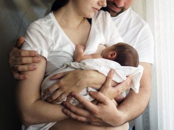 Επέκταση του επιδόματος μητρότητας 9 μηνών - Τι προβλέπεται για τους νέους γονείς