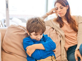6 τοξικές συμπεριφορές των γονιών που ακόμα θεωρούνται “φυσιολογικές”