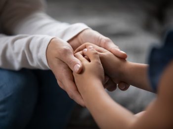 Νέα έρευνα: Οι γονείς δεν αναγνωρίζουν τα 42 συμπτώματα- σημάδια παιδικού καρκίνου