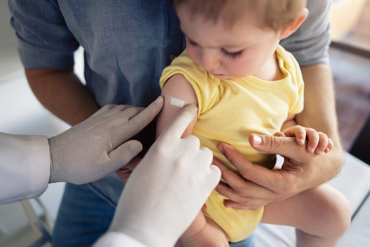 Κορωνοϊός: Ξεκίνησαν οι εμβολιασμοί σε βρέφη και παιδιά έως 11 ετών - Τι πρέπει να γνωρίζουν οι γονείς