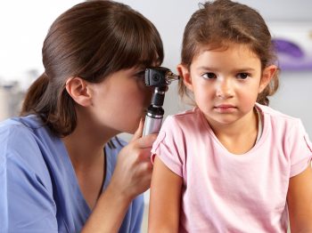 Υγεία: Κίνδυνοι για την ακοή των παιδιών- από τη βρεφική ηλικία- εξαιτίας του υπερβολικού θορύβου