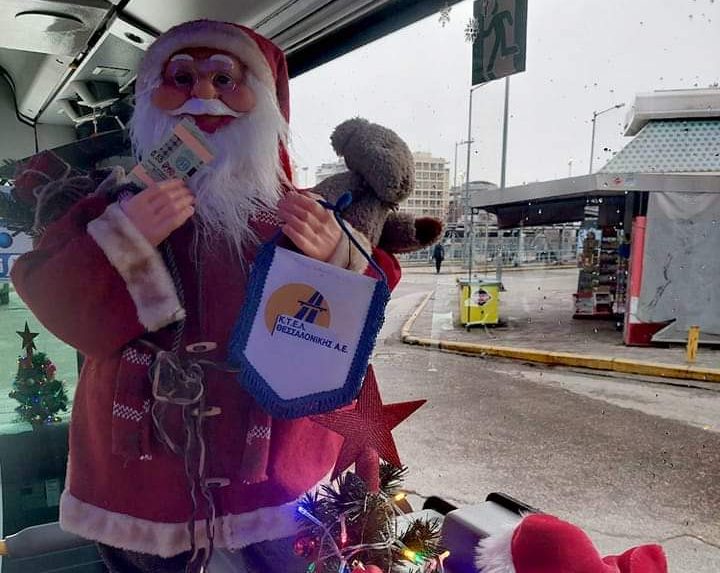 Θεσσαλονίκη: Ένας οδηγός μετέτρεψε το αστικό λεωφορείο σε πολικό εξπρές για τα Χριστούγεννα!