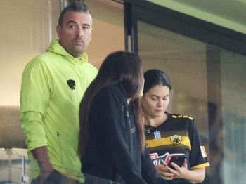Ισμήνη Αϊβάζη: Στο γήπεδο με τους γονείς της, Μαρία Κορινθίου και Γιάννη Αϊβάζη
