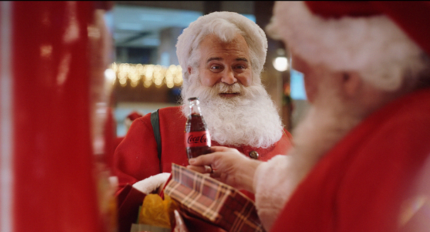 Αυτά τα Χριστούγεννα ανακαλύπτουμε τον Αϊ-Βασίλη που κρύβουμε μέσα μας μαζί με τη Coca-Cola