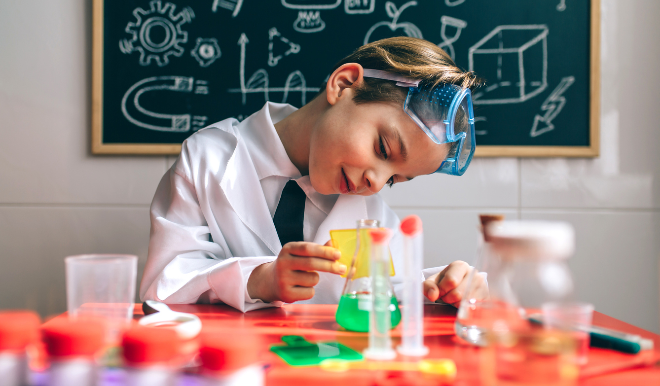 Stand up chemistry: Ένα διαφορετικό μάθημα χημείας που απευθύνεται σε μαθητές όλων των ηλικιών