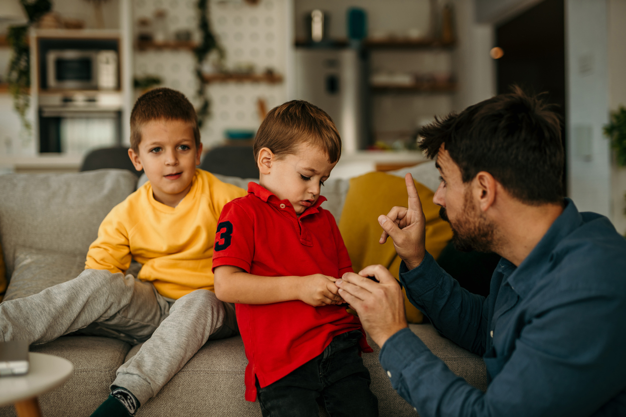 Παιδιά και όρια: Η ψυχολόγος Ελίνα Κεπενού εξηγεί τους σωστούς τρόπους με τους οποίους οι γονείς μπορούν να βάλουν όρια στα παιδιά