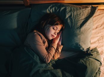 6 tips από τον παιδίατρο για να εξασφαλίσετε ποιοτικό ύπνο στα παιδιά σε κάθε ηλικία
