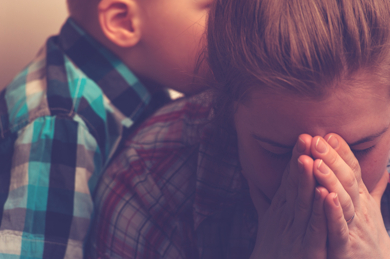 Τι νιώθει ένα παιδί που κλαίει ή φωνάζει όταν βλέπει τον γονιό του να αντιδρά με εκνευρισμό;