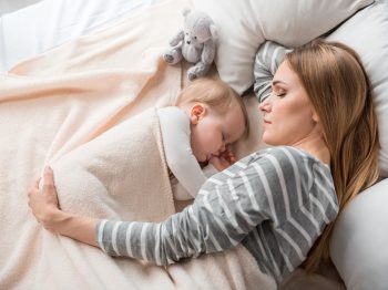 Η μείωση του χρόνου ύπνου αυξάνει τον κίνδυνο διαβήτη στις γυναίκες - Πώς επηρεάζονται με τις αλλαγές ύπνου λόγω ανατροφής παιδιών