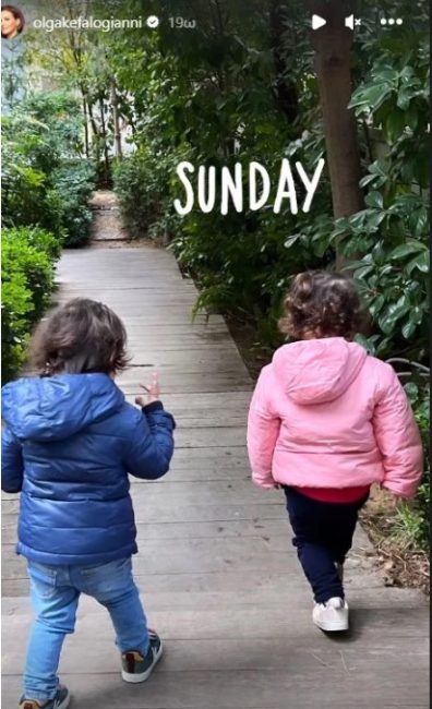 Όλγα Κεφαλογιάννη: Φωτογραφίζει τα δίδυμα παιδιά της στην Κυριακάτικη βόλτα τους