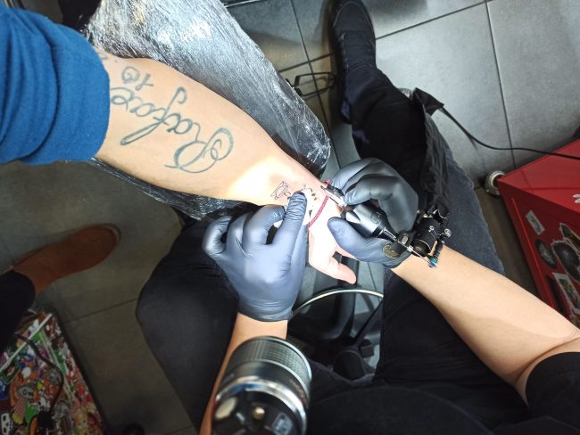 Μαραθώνιος τατουάζ από τον σύλλογο ΛΑΜΨΗ για τον αγώνα των παιδιών κατά του καρκίνου