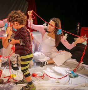 "Το μωρό των 5 Αισθήσεων" - Η υπέροχη βιωματική παράσταση -παιχνίδι για γονείς και βρέφη για 4η χρονιά στο Θέατρο της Ημέρας