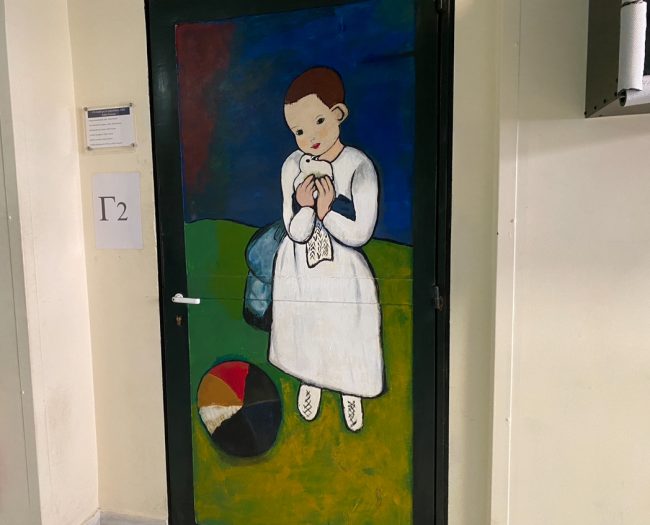 «Μια πόρτα στην Τέχνη»: Μαθητές μετέτρεψαν σε έργα τέχνης τις πόρτες των αιθουσών διδασκαλίας στο 9ο Γυμνάσιο Καλαμαριάς