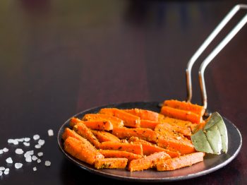 Συνταγές με λαχανικά για παιδιά που δεν τα τρώνε εύκολα: Μπαστουνάκια καρότου με παρμεζάνα