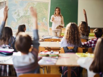 Υπουργείο Παιδείας: Τι θα ισχύει για τις απουσίες των μαθητών λόγω των εποχιακών ιογενών αναπνευστικών λοιμώξεων