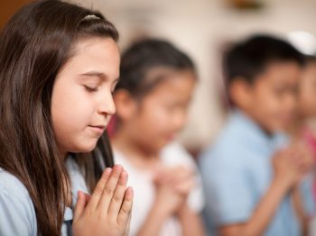Εκπαιδευτικό βίντεο: Μιλάμε στα παιδιά για τη συνεισφορά των Τριών Ιεραρχών στην παιδεία και την πνευματική ανάπτυξη
