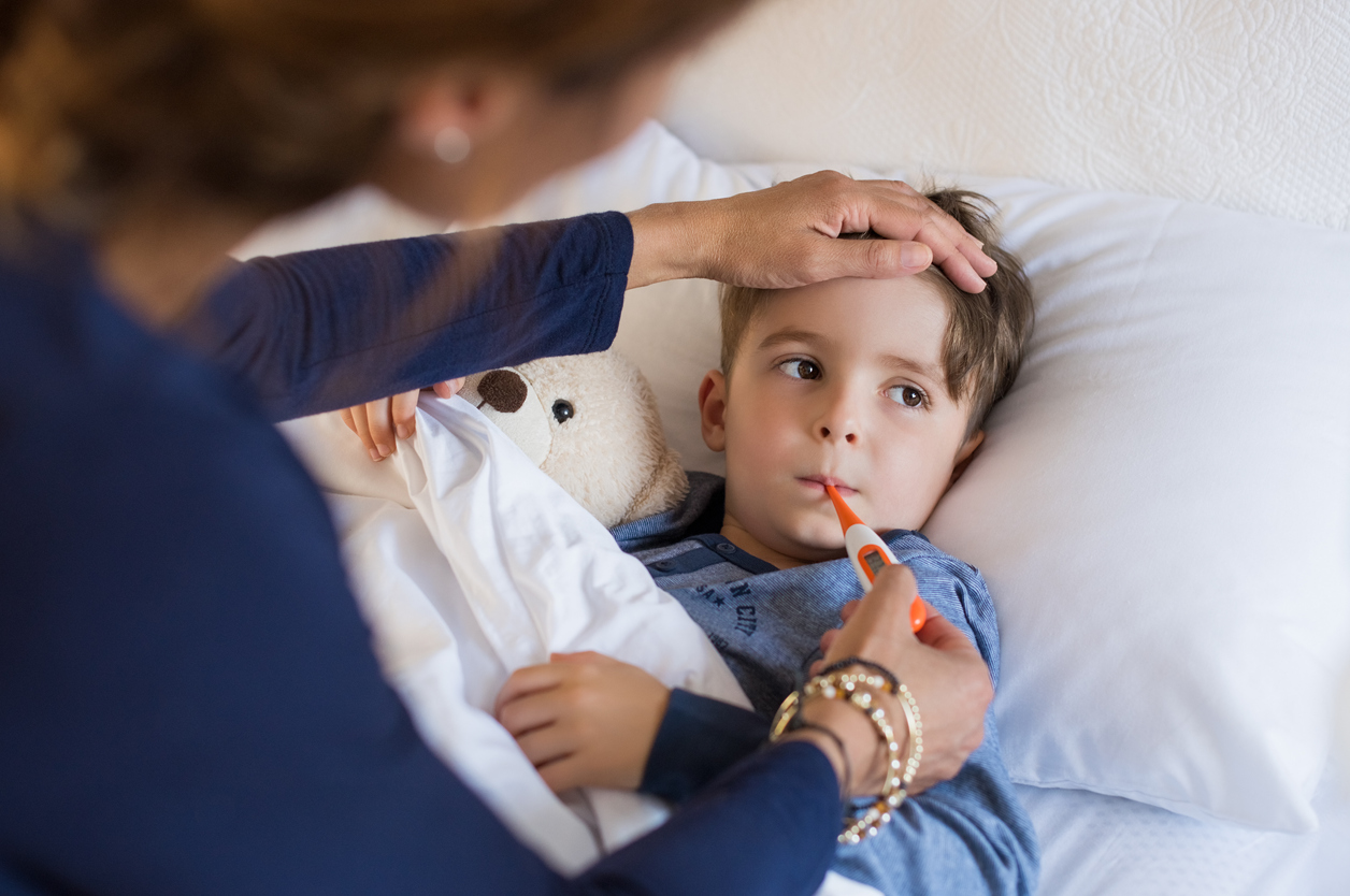 Παιδίατροι: Λάθος να αφήνουν οι γονείς τα παιδιά με πυρετό δύο-τρεις μέρες