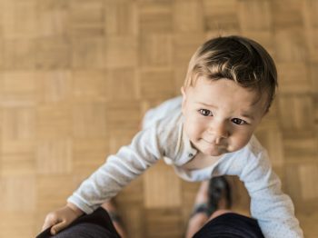 7 σημάδια που δείχνουν ότι το παιδί σου θέλει περισσότερη προσοχή και σύνδεση