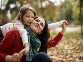 6 σημάδια που δείχνουν ότι παρέχεις συναισθηματική ασφάλεια στα παιδιά σου