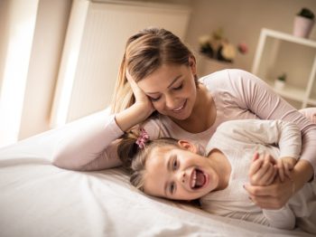 7 όμορφες ιδέες για να απασχολήσεις τα παιδιά όταν είσαι κουρασμένη ή άρρωστη