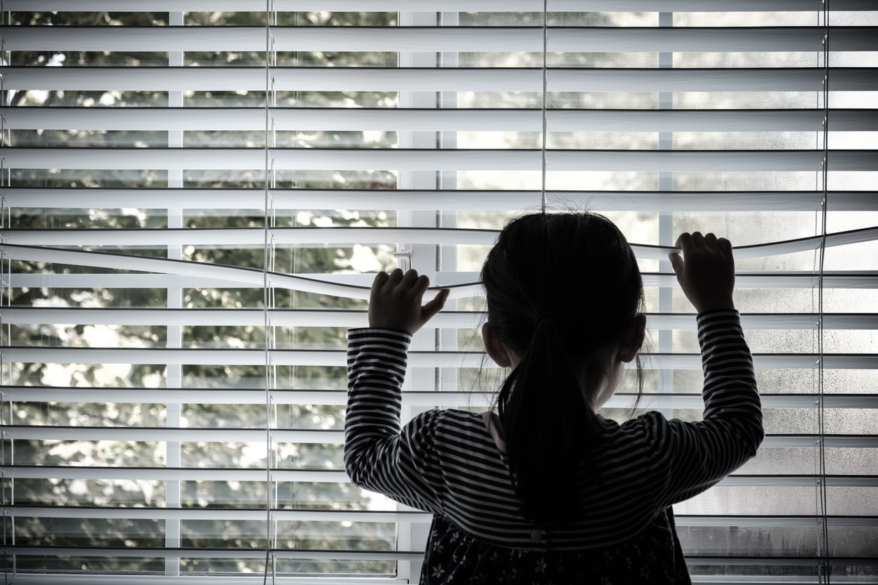 "Εμείς σαν γονείς δεν ξέραμε τίποτα": Απέχθεια προκαλούν οι αποκαλύψεις στην υπόθεση βιασμού ανήλικης από τον παππού της στο Κερατσίνι