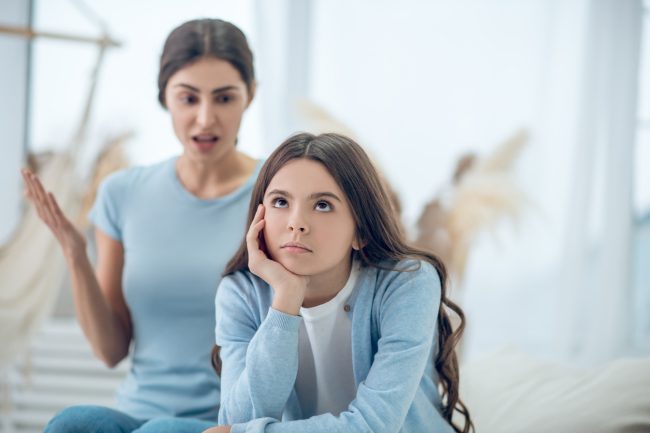 Εφηβεία: 3 λόγοι που τα παιδιά απομακρύνονται από τους γονείς τους