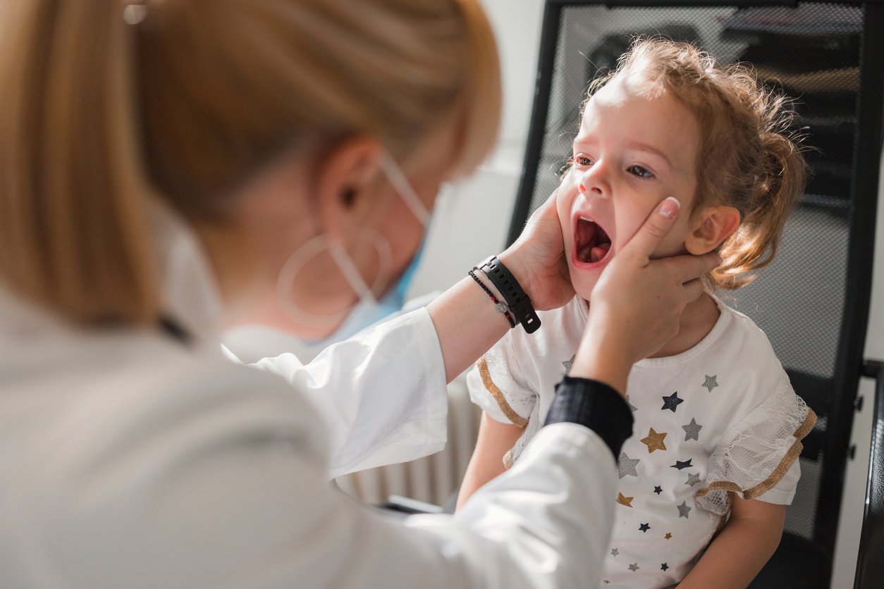 "Εμπιστεύσου τον παιδίατρο, όχι απλά το τεστ": Η ανάρτηση του Στέλιου Παπαβέντση για τα πολλά διαγνωστικά τεστ και την κατάχρηση αντιβιοτικών